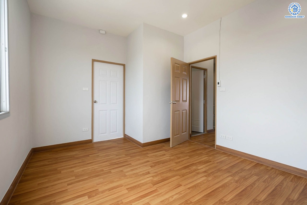 บ้านมือสองตกแต่งใหม่ โครงการ มณฑล4 บางใหญ่ เนื้อที่ 28.4 ตร.ว. ฟังก์ชัน 3 ห้องนอน 2 ห้องน้ำ จอดรถได้ 2 คัน รองรับทุกกิจกรรม บนทำเลเชื่อมต่อหลายเส้นทาง อาทิ ถนนแก้วอินทร์, ถนนกาญจนาภิเษก, ถนนรัตนาธิเบศร์ ใกล้รถไฟฟ้าสายสีม่วง "สถานีตลาดบางใหญ่" และจุดขึ้นทางด่วน "กาญจนาภิเษก"